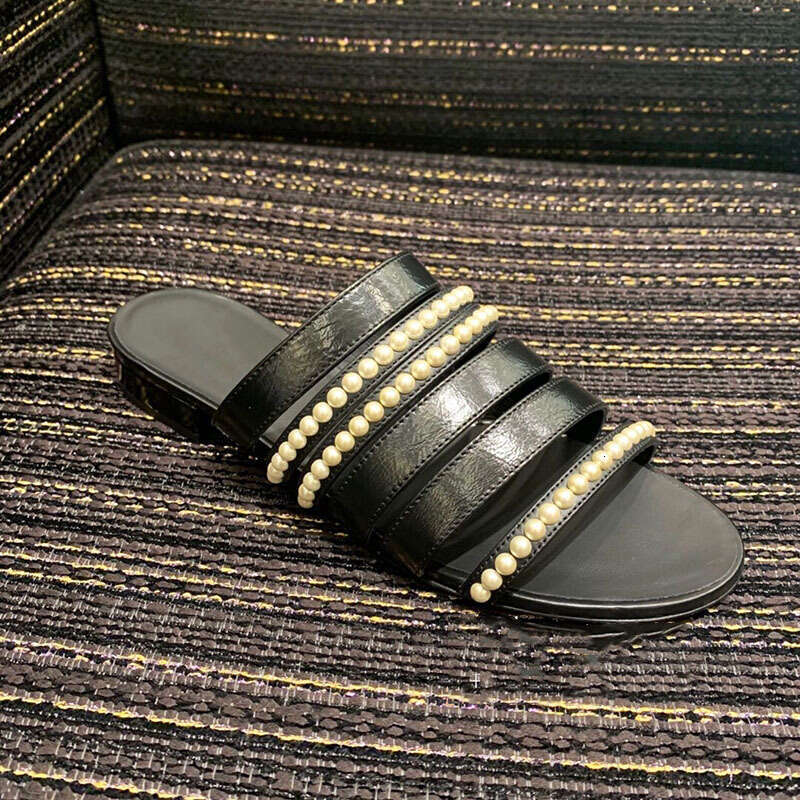 Genuine Leather Small Fragrance Pearl One-Strap for Women, Outdoor Wear, 2024 Summer New Round-Toe Low Heel Flat Hollow Out Sandals