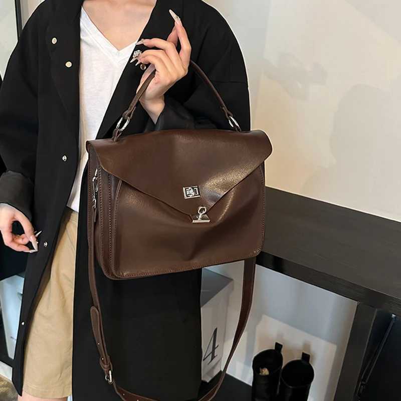Crossbody Messenger BagDesigner Versatile Large Capacity Commuting Shoulder BagLady PU Tote Bags Vintage Buckle Handbag BrownXJ2520528