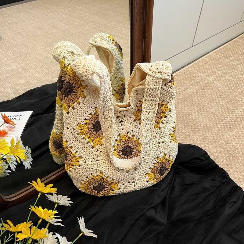 New Fashion Woven Bag High Beauty Color Contrasting Hollow Out Tote Bag Premium Resort Beach Womens Bag