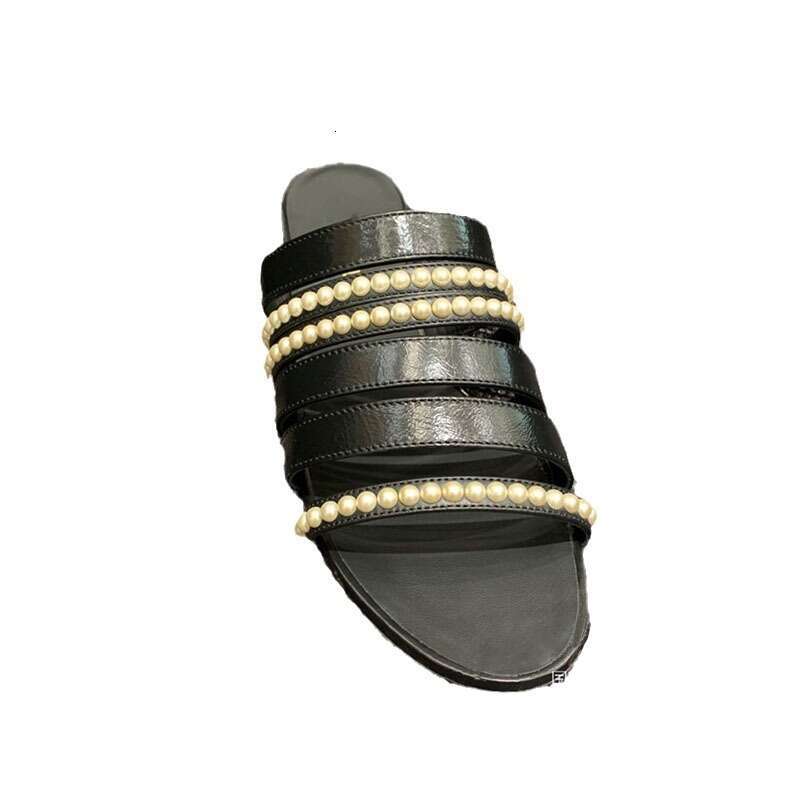 Genuine Leather Small Fragrance Pearl One-Strap for Women, Outdoor Wear, 2024 Summer New Round-Toe Low Heel Flat Hollow Out Sandals