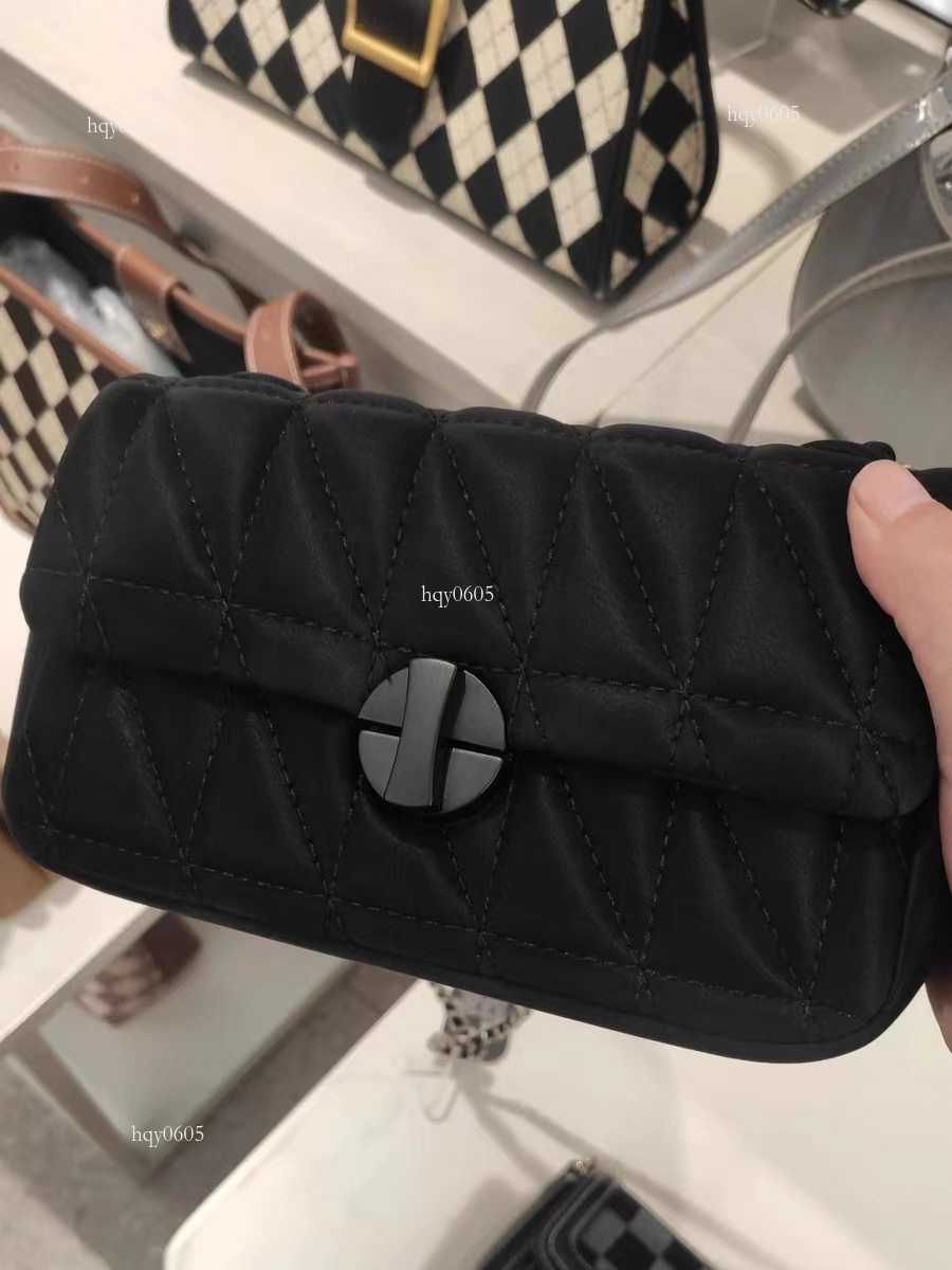 Top quality Brand High Quality New Style Free Delivery Designer Bag 2025 Spring Summer Textured Small for Women Quilted Chain Shoulder Underarm Versat
