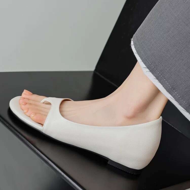 Cowhide Version ~ Niche Personality Round Toe Post Sandals for Women 2025 New Summer Hidden Wedge Flat Single Shoes