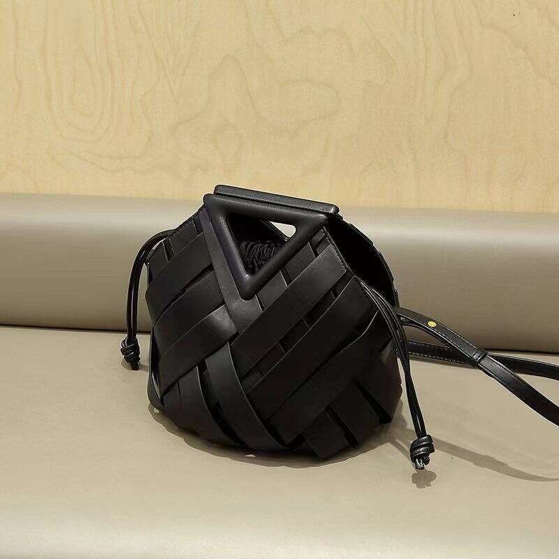 Tote Bag Braided Handbag Hollow Out Basket Bag For Women Niche Design Elegant High End Fashion Inverted Triangle Handwoven Bag New Model Shoulder Bag