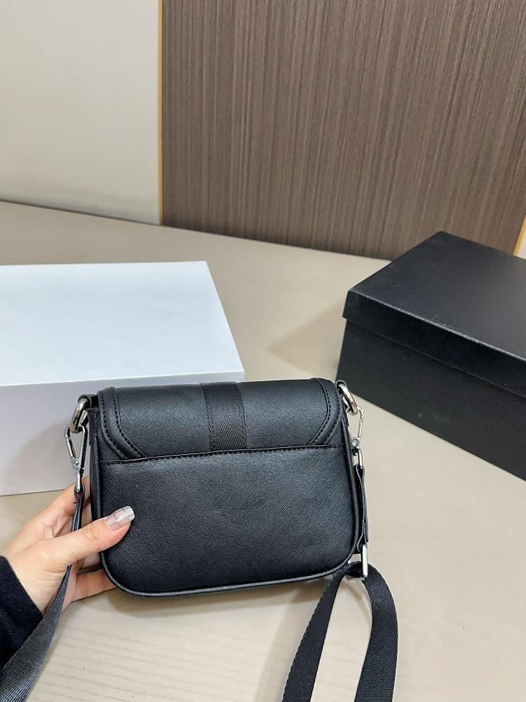 Crossbody bag, men's workwear, men's mobile phone bag, lightweight Japanese small shoulder bag, 2025 new casual trendy brand camera bag