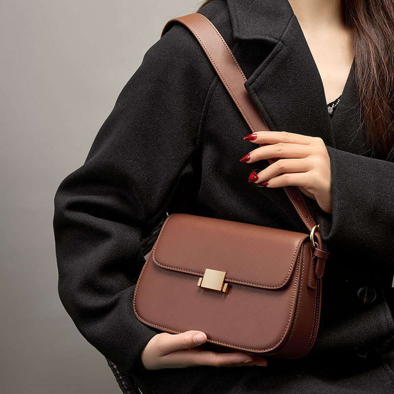 High-End Niche Design Underarm Genuine Leather Women's New Spring Summer Fashion Tofu Single Shoulder Crossbody Bag B5