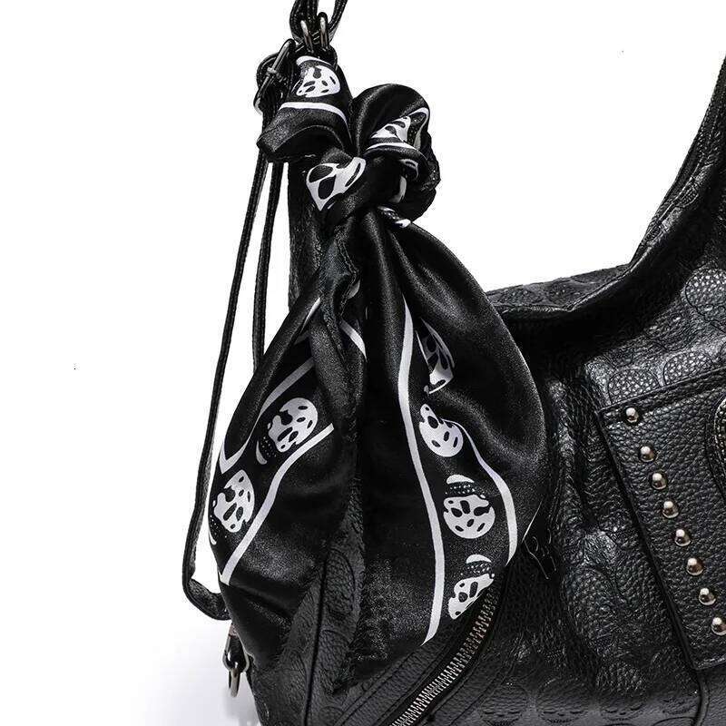 Y2k Aesthetic Trendy Casual Tote Bags Vintage All Match Women High-capacity Handbags Fashion Rivet Skull Shoulder Underarm Bag