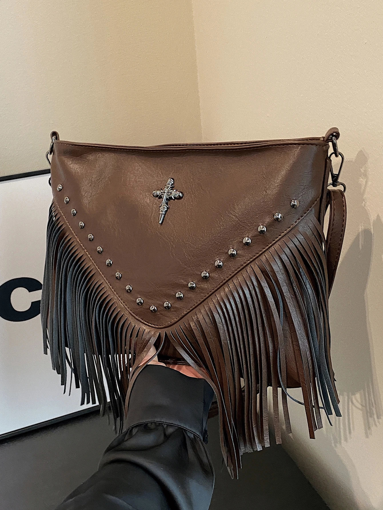 Fashionable retro leather crossbody bag Bohemian style tassel studded cross decoration travel and daily casual bag 250528