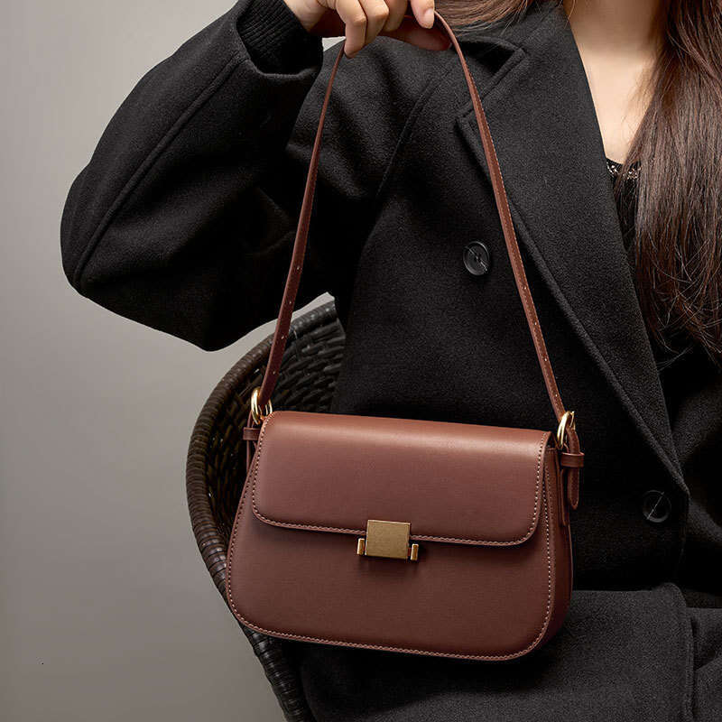 High-End Niche Design Underarm Genuine Leather Women's New Spring Summer Fashion Tofu Single Shoulder Crossbody Bag B5