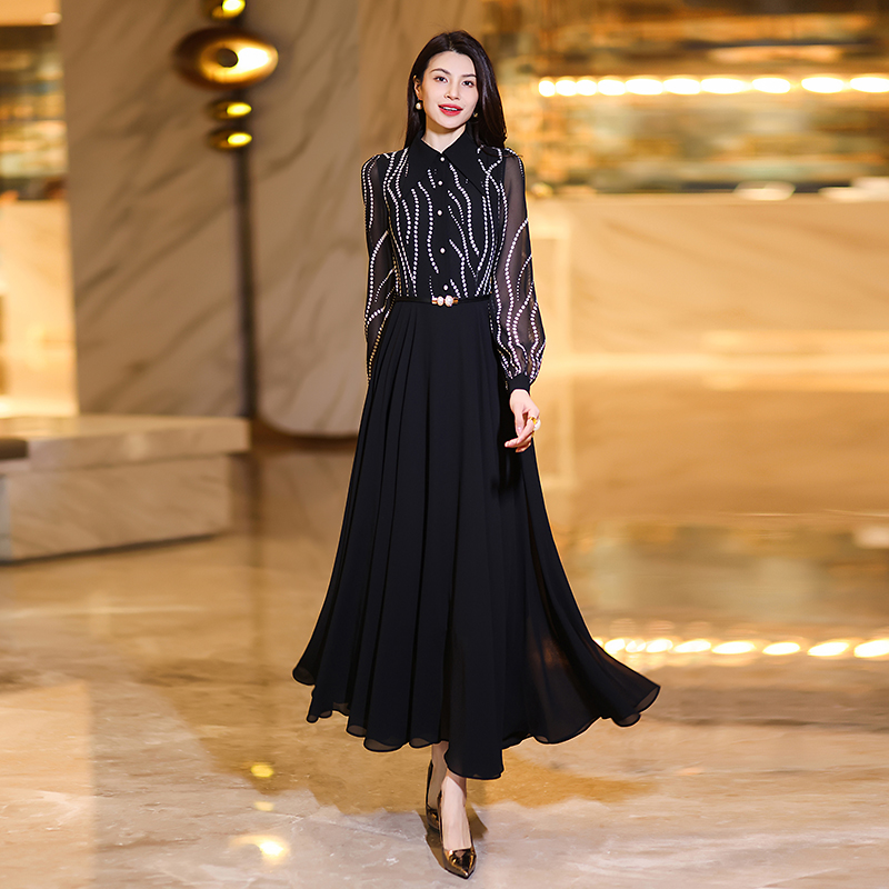 Sleek Fit & Flare Tunic Top Skirt Combo Featuring Intricate Patterned Hem