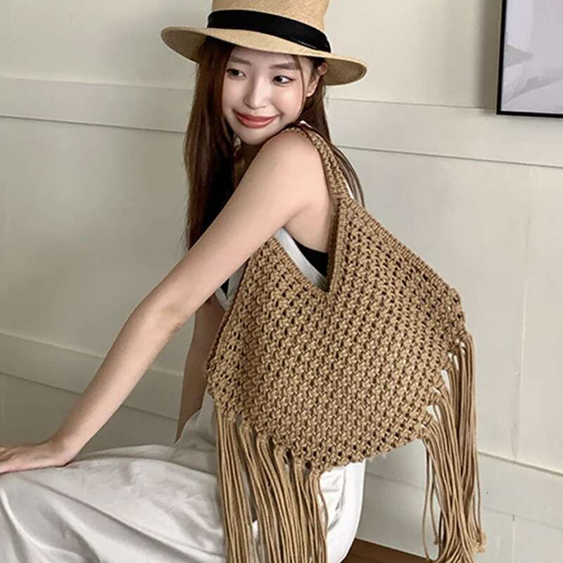Hollow Out Tassel Decorate Hobos Bags For Women Designer Handbag Purses 2024 New In Casual Large Capacity Shoulder Beach