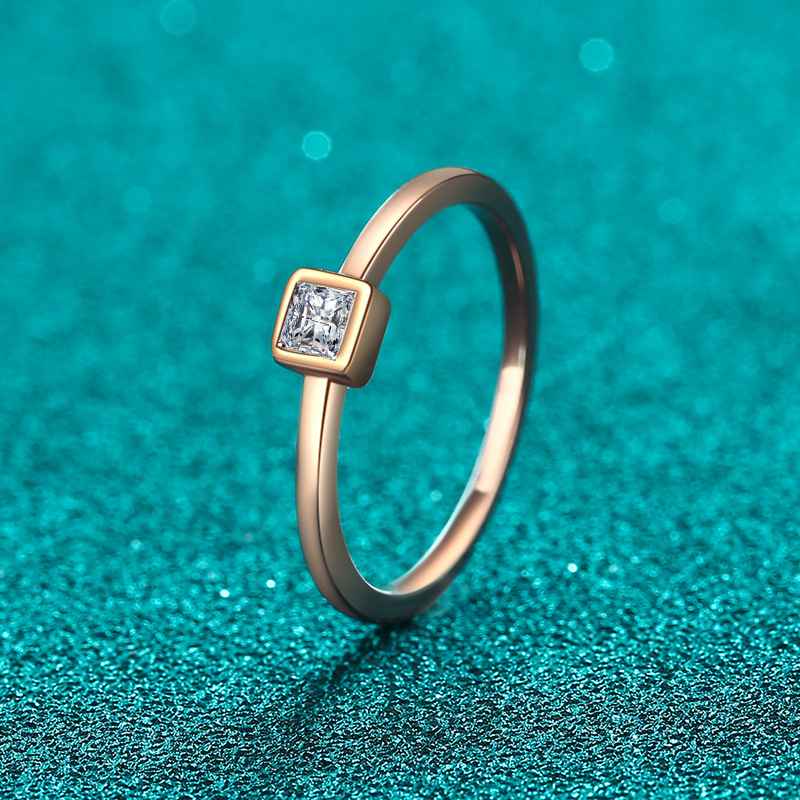 Luxury Cold-Toned Elegance: S925 Sterling Silver Inspired Jewelry Piece with Moissanite