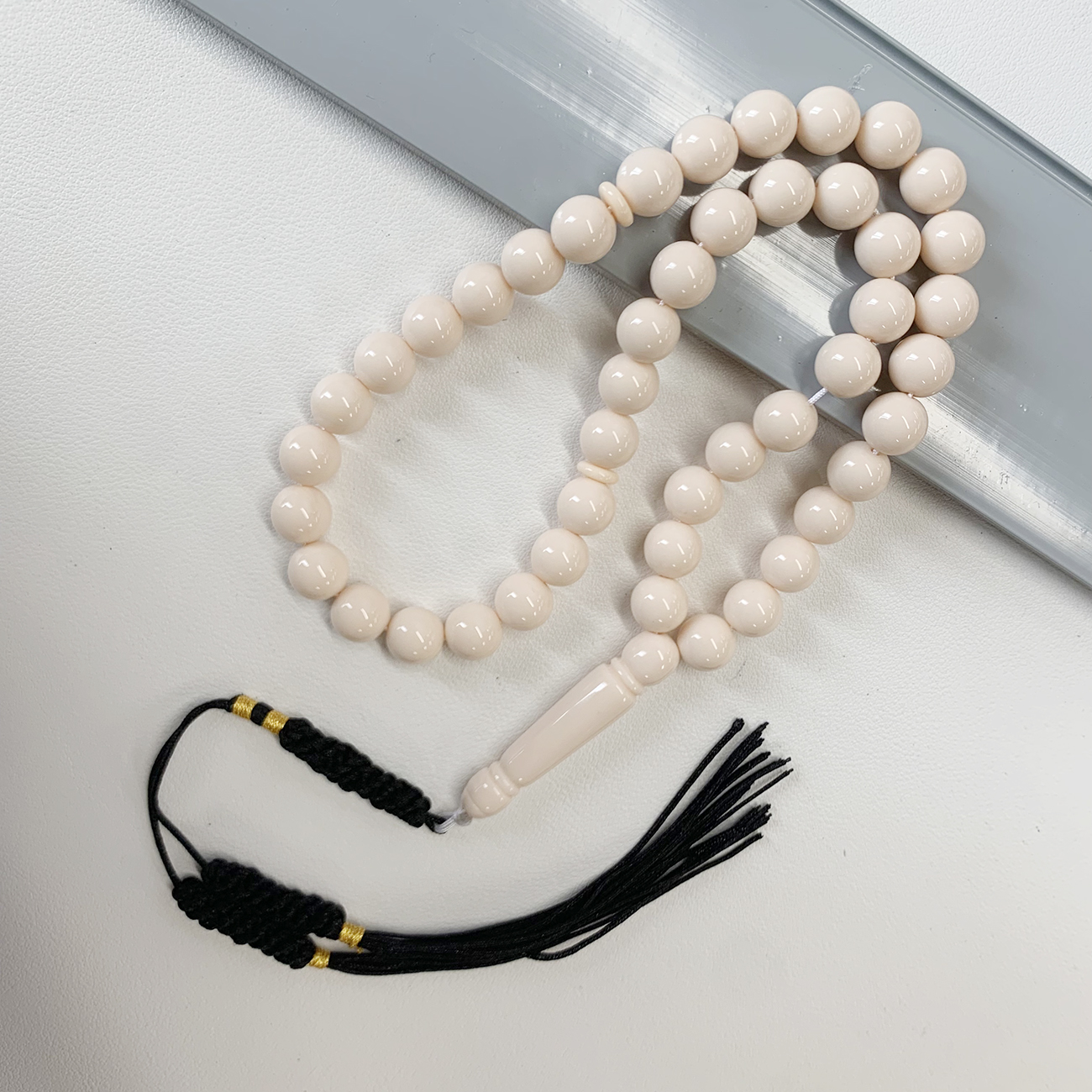 Resin Prayer Bead Band for Muslims - Tassel Inlaid Religious Accessory