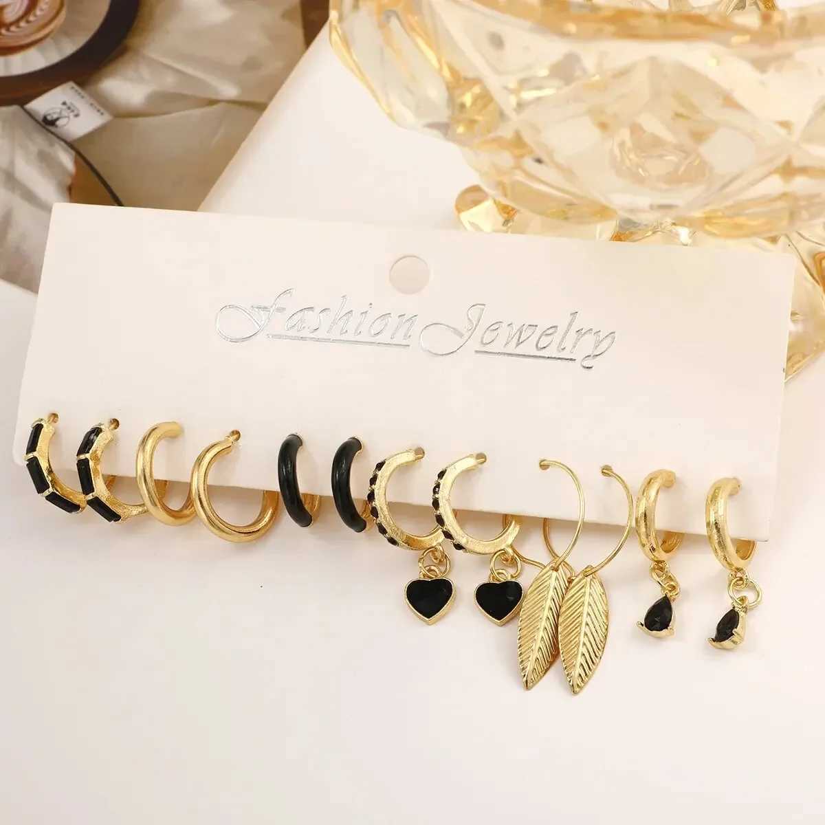 Simple 11 Pcs Black Heart Leaf Butterfly Earrings Set for Women Fashion Temperament Hoop Earring Holiday Wedding Jewelry Gift L250527
