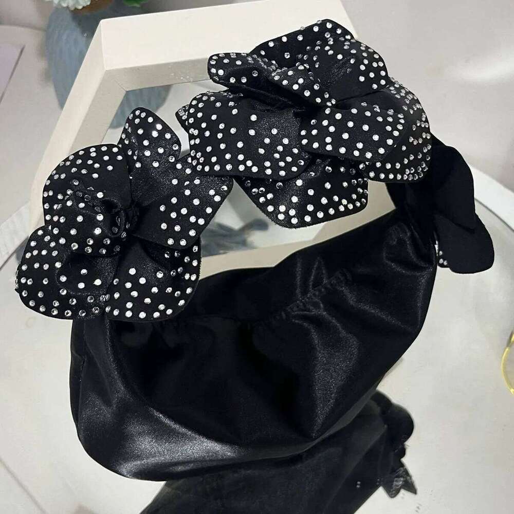 Women's Bags Designer Flower Handle Women's Handbag Rhinestone Evening Clutch Half Moon Satin Shoulder Bags For Women Silk Cloud Crescent Ba
