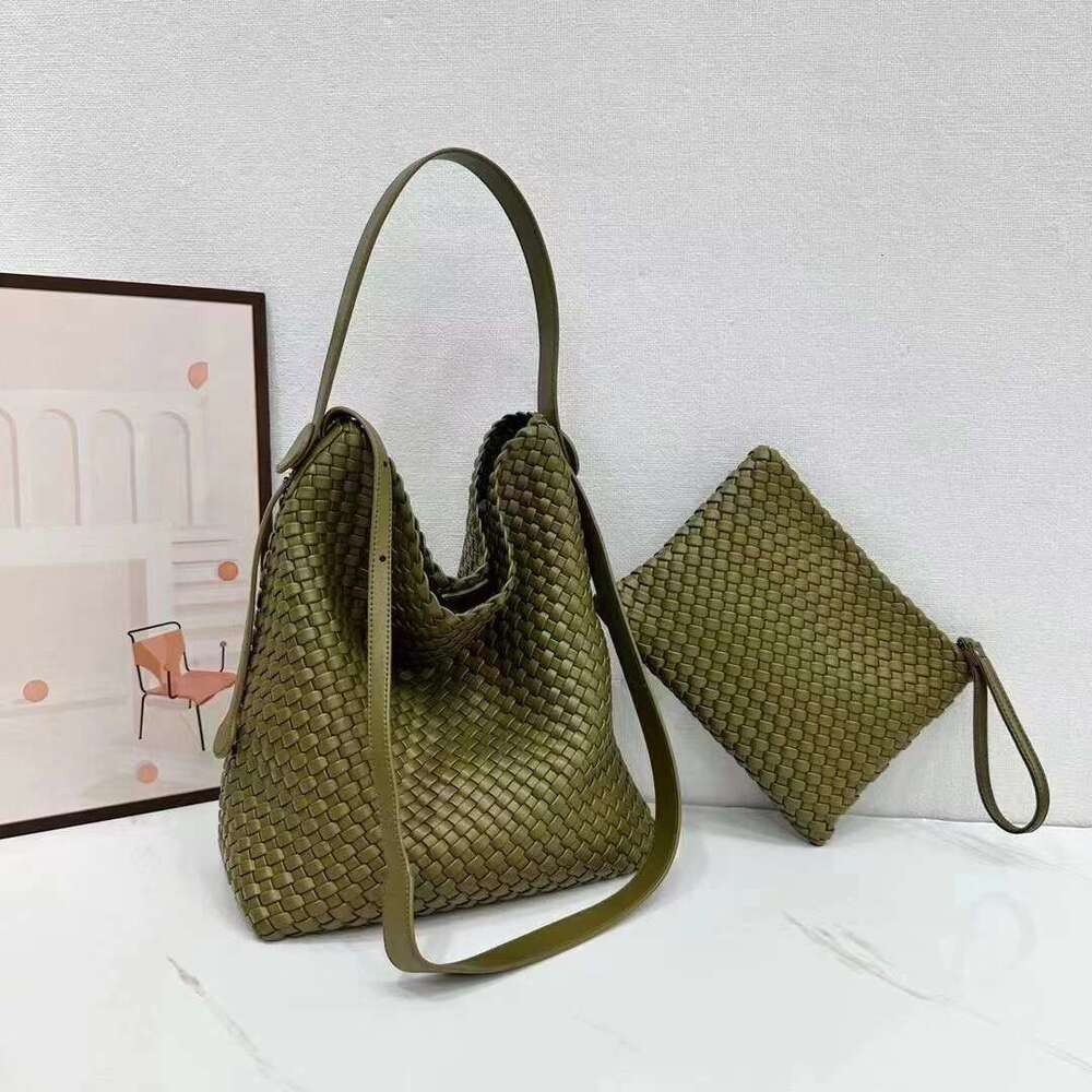 Tote Bag High End Niche Design Handwoven Genuine Leather Tote Underarm New Large Capacity Bucket Bag Trendy Shoulder Bag Braided Handbag