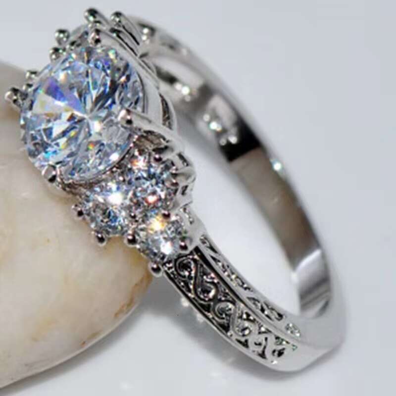 2025 Fashion Womens Crystal Stone Ring Retro Womens Wedding Ring
