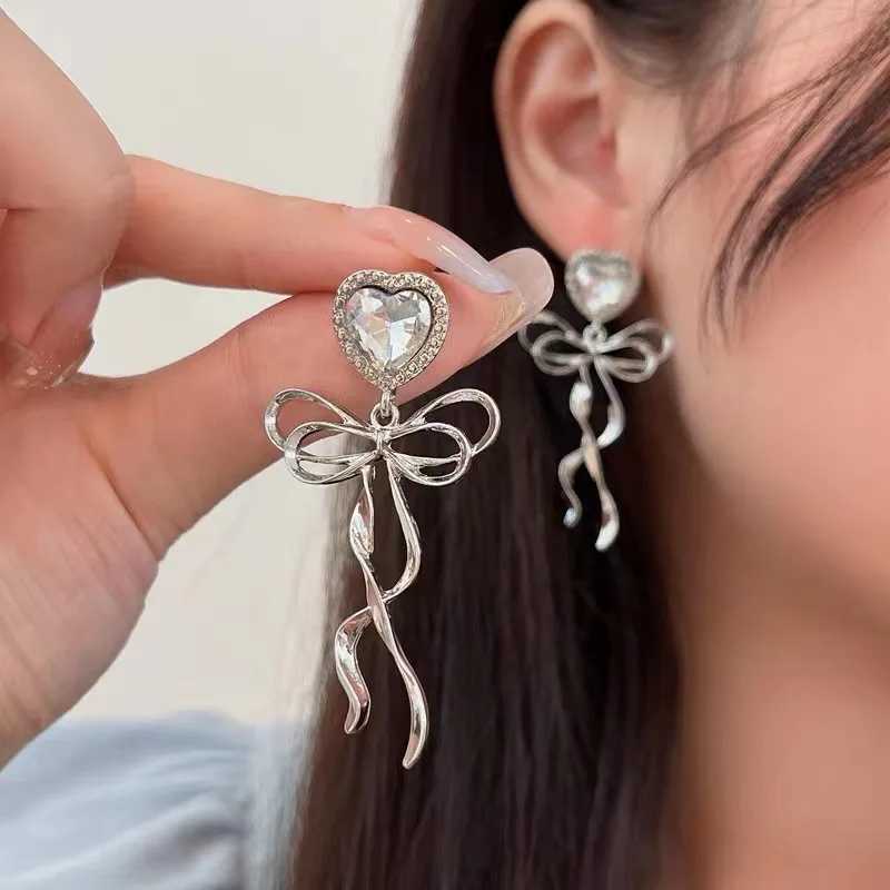 Kiss Jewelry Sweet Heart Rhinestone Butterfly Shape Dangle Earrings for Women Silver Color Korean Fashion Y2K Piercing Earring L250527