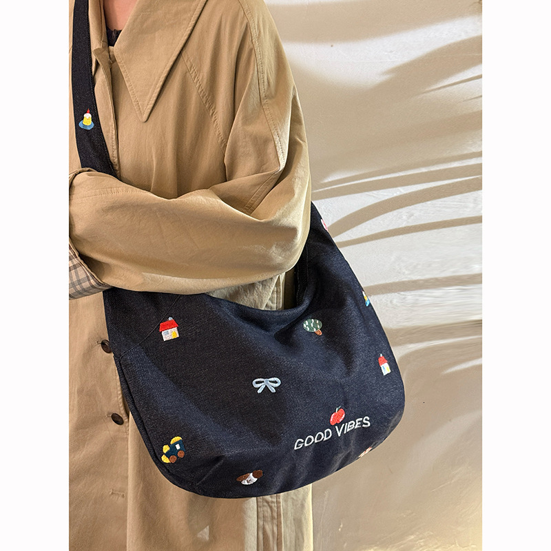 designer bag 2025 New Embroidered Denim Crossbody Casual Versatile Shoulder Bag Women's Large Capacity Office Commuter Tote Bag