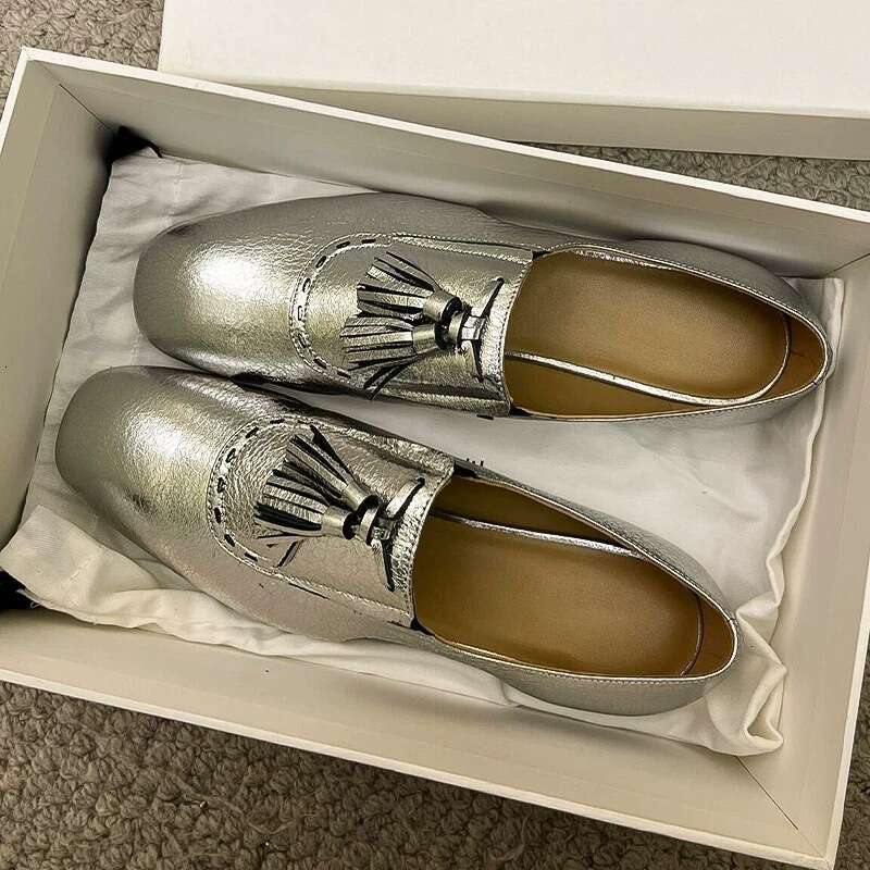 Genuine British Style Niche Silver Hollow Tassel Loafers Women, New Fashion Flat Leather Shoes for Autumn and Winter