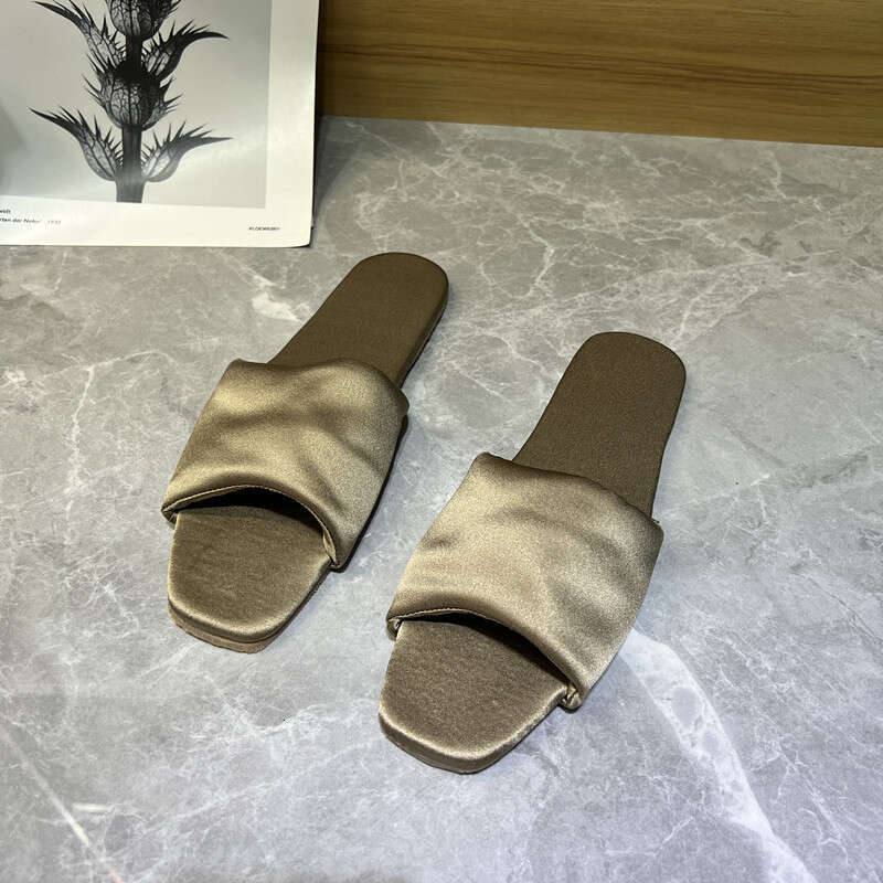 Silk Satin Non-Slip Soft Sole Flat Slippers for Women Outdoor 2024 Summer Fashion Casual Square Toe Sandals