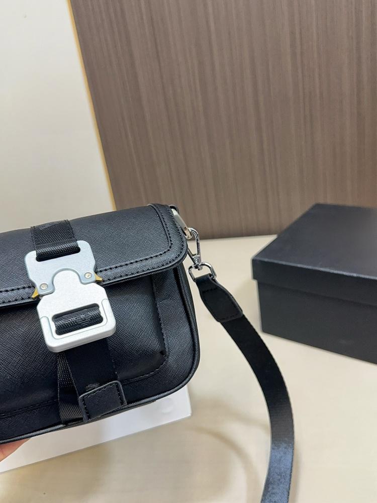 Crossbody bag, men's workwear, men's mobile phone bag, lightweight Japanese small shoulder bag, 2025 new casual trendy brand camera bag