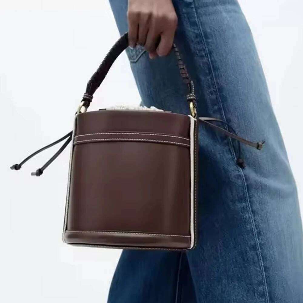 Women's Bags Designer Fashion PU Leather Bucket Small Woven Straw Handbag Designer Bags For Women Patchwork Shoulder Crossbody Bag Ladies Clutch