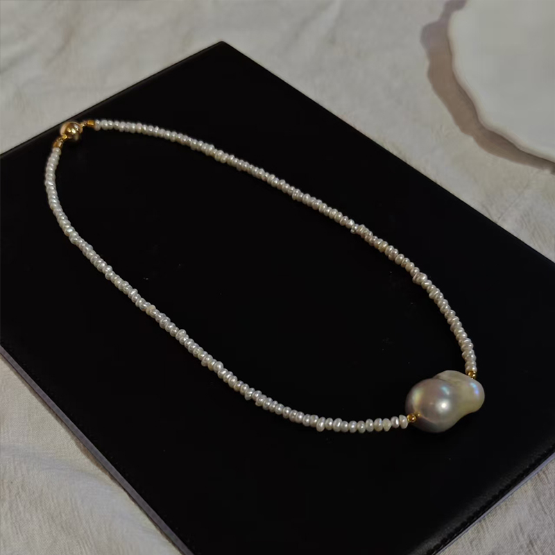 Elegant Baroque Pearls Beaded Pendant Necklace with Natural Pearl Clusters Chic Accessory for Everyday Wear