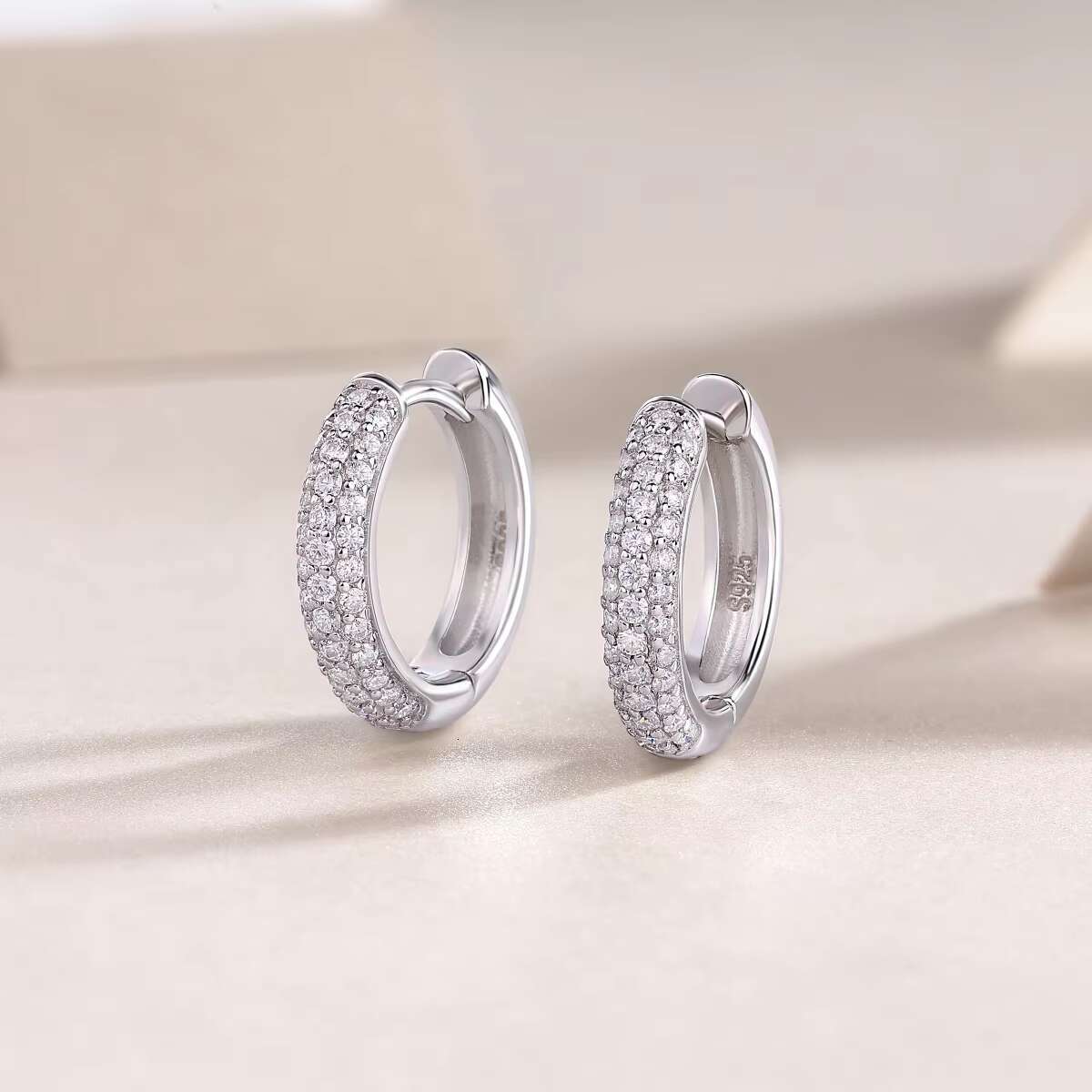 E13197 New S925 Silver Pave Setting Moissanite Earring Wholesale Factory Price Full Circle Moissanite Huggie Hoop Earrings