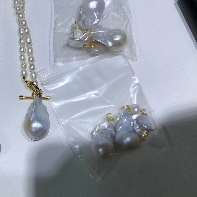 Delicate Pearls: A Simple yet Charming Necklace & Matching Earring Pairing Comfortable Wearing Experience