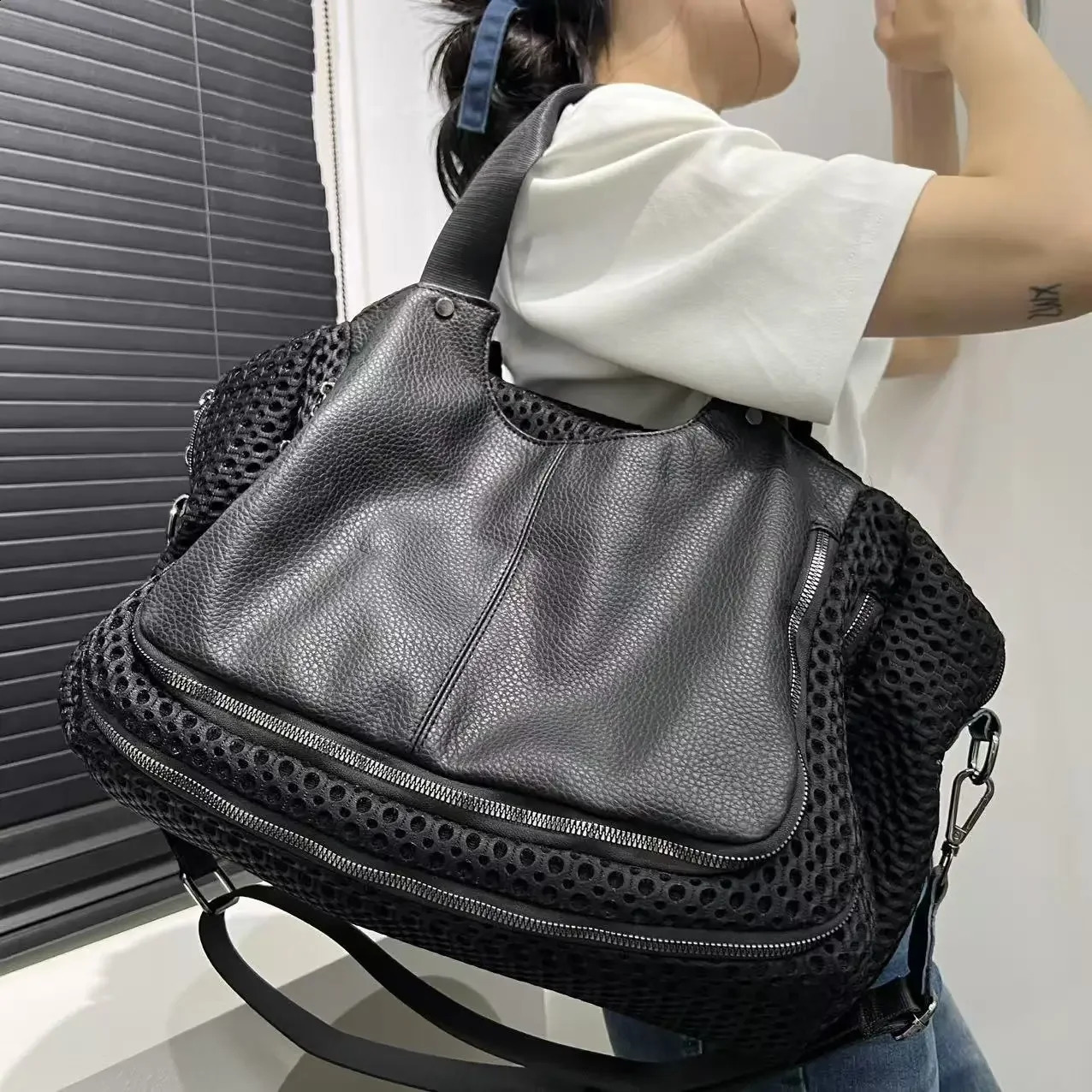 Ladies fashionable retro street splicing tote bag with large capacity mesh and oversized ladies wallet shoulder bag 250528