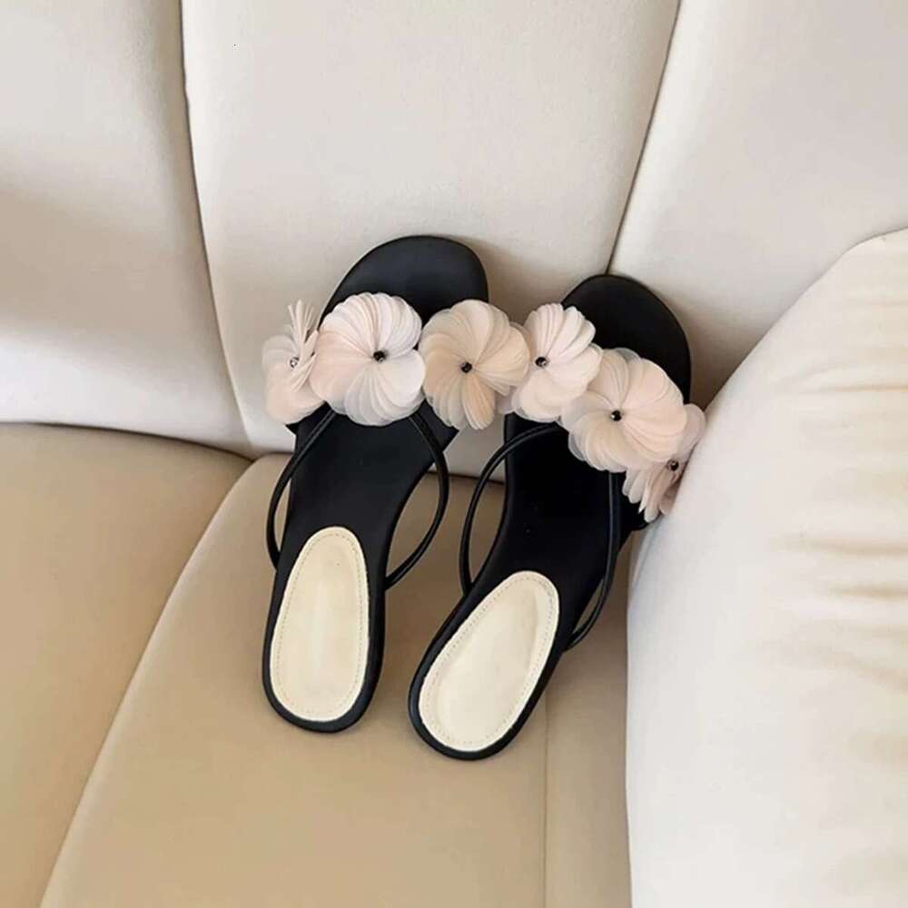 Sheepskin Version ~ French Fairy Style Floral Toe Post for Women Outdoor 2025 Summer Versatile Low Heel Sandals
