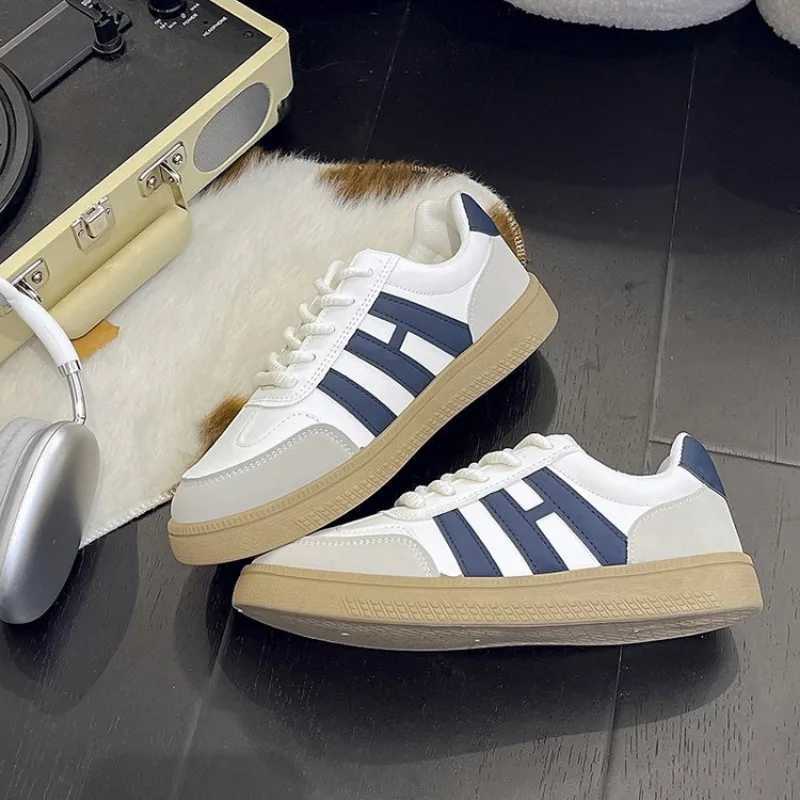 2025 New Designer Casual Sneakers for Women Spring Autumn Lace Light Color Match Board Shoes Female High Quality Womens Shoes XJ250529