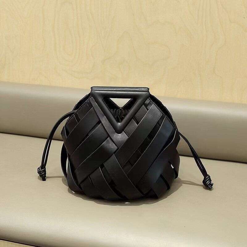 Tote Bag Braided Handbag Hollow Out Basket Bag For Women Niche Design Elegant High End Fashion Inverted Triangle Handwoven Bag New Model Shoulder Bag