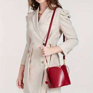 Avant-garde trendy ladies are fashionable and exquisite, high-value, textured, trendy, petal-red, hand-worn bucket bags