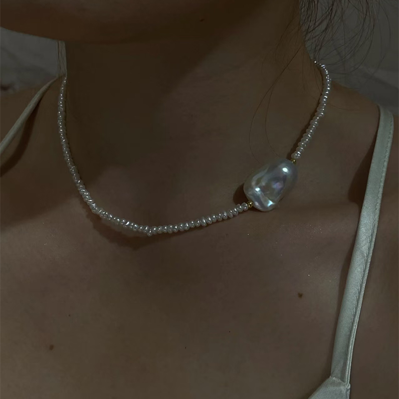 Elegant Baroque Pearls Beaded Pendant Necklace with Natural Pearl Clusters Chic Accessory for Everyday Wear