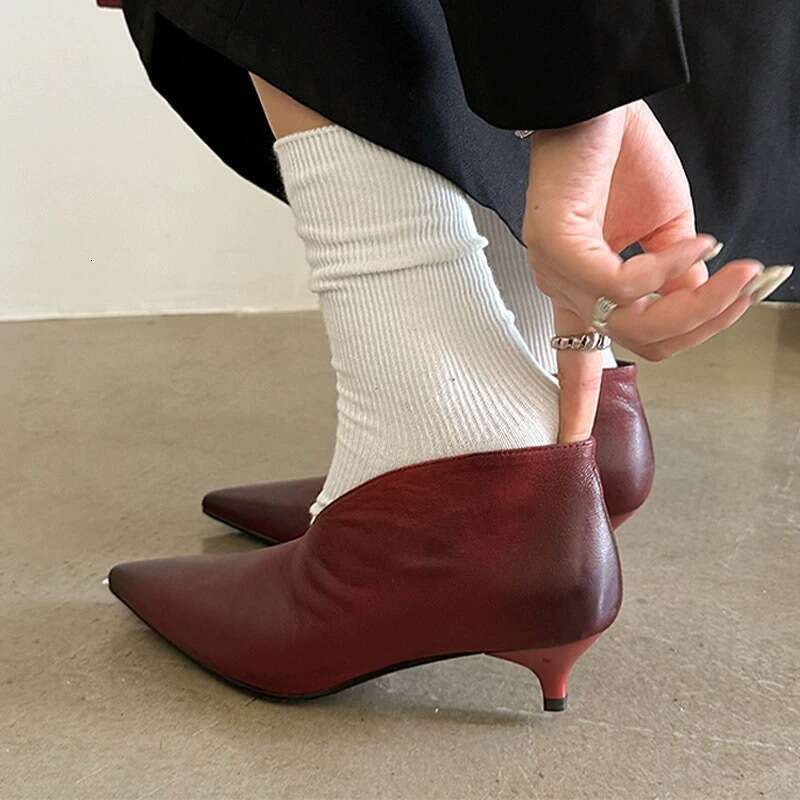 Korean Style Niche High-end Deep V-mouth Stiletto Pointed Toe Single for Women Spring and Autumn New Ankela Red Small Leather Shoes