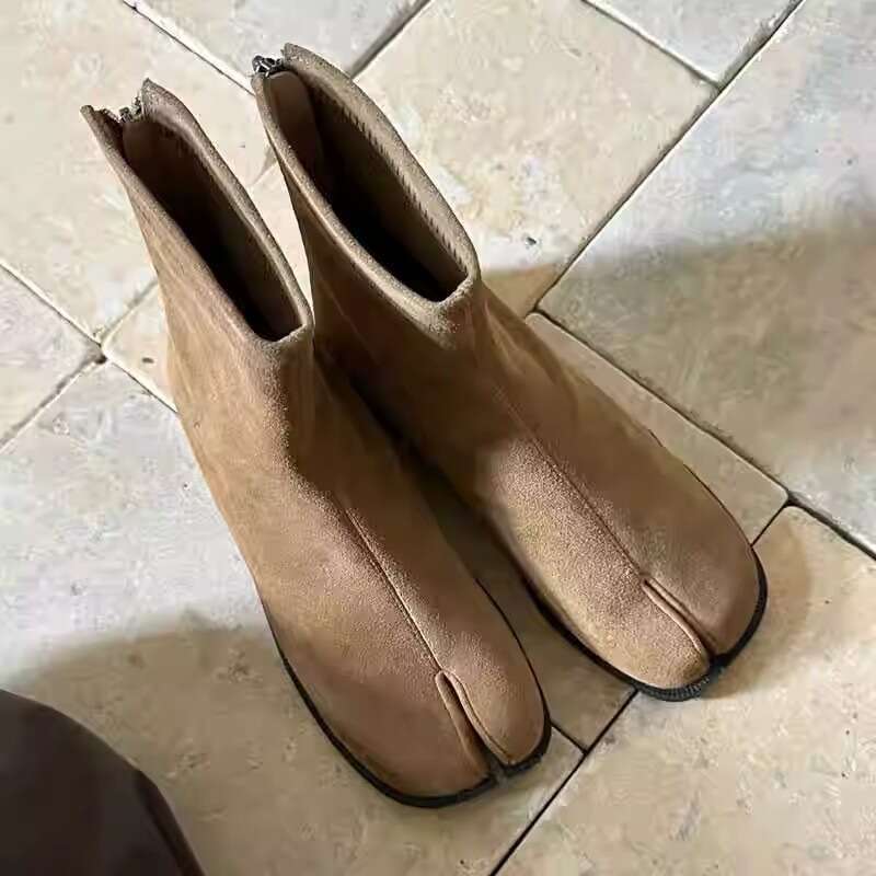 Korean Style Niche Pig Trotter Shoes Split Toe Short for Women 2024 New Autumn Winter Versatile Flat Chelsea Martin Boots