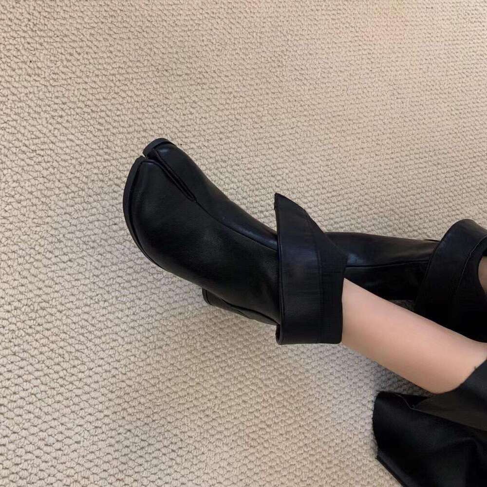 Korean Style Niche Two-Way Folded Pig Trotter Split Toe Mid-Calf Slim Women Autumn Winter Chunky High Heel Martin Short Boots