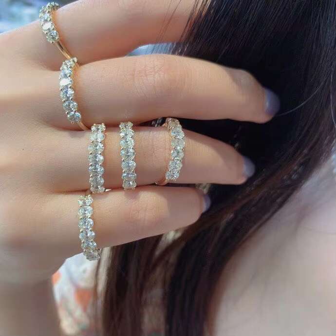 2025 New Luxury Design Shining Many Diamond 18K Gold White Color Women Ring