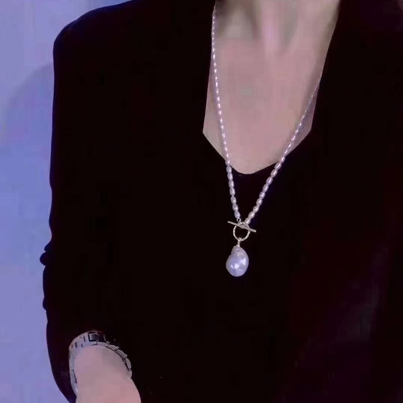 Delicate Pearls: A Simple yet Charming Necklace & Matching Earring Pairing Comfortable Wearing Experience