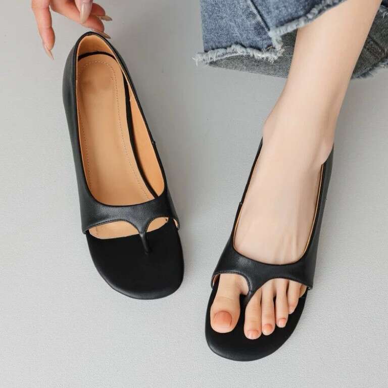 Cowhide Version ~ Niche Personality Round Toe Post Sandals for Women 2025 New Summer Hidden Wedge Flat Single Shoes