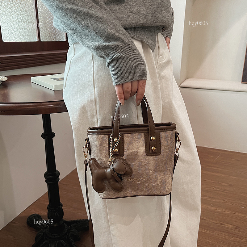 Top quality Brand High Quality New Style Free Delivery Designer Bag High-Quality Niche Handbag for Women 2025 Trend Versatile Shoulder Crossbody Fashi