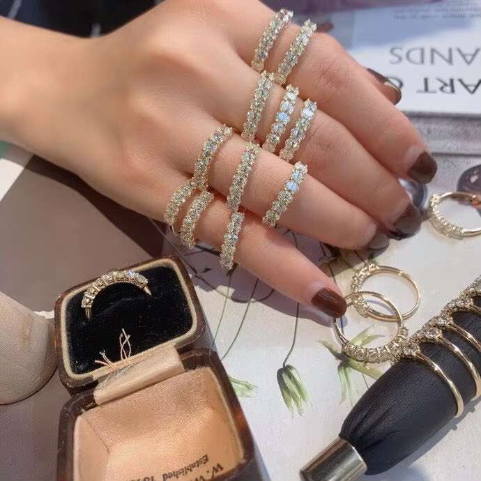 2025 New Luxury Design Shining Many Diamond 18K Gold White Color Women Ring