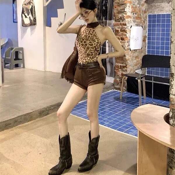 Genuine Leather Distressed Western Cowboy for Women, Chunky Heel, Pointed Toe, V-Cut, Pull-On, Belt, Mid-Calf, Martin Boots, Short Boots