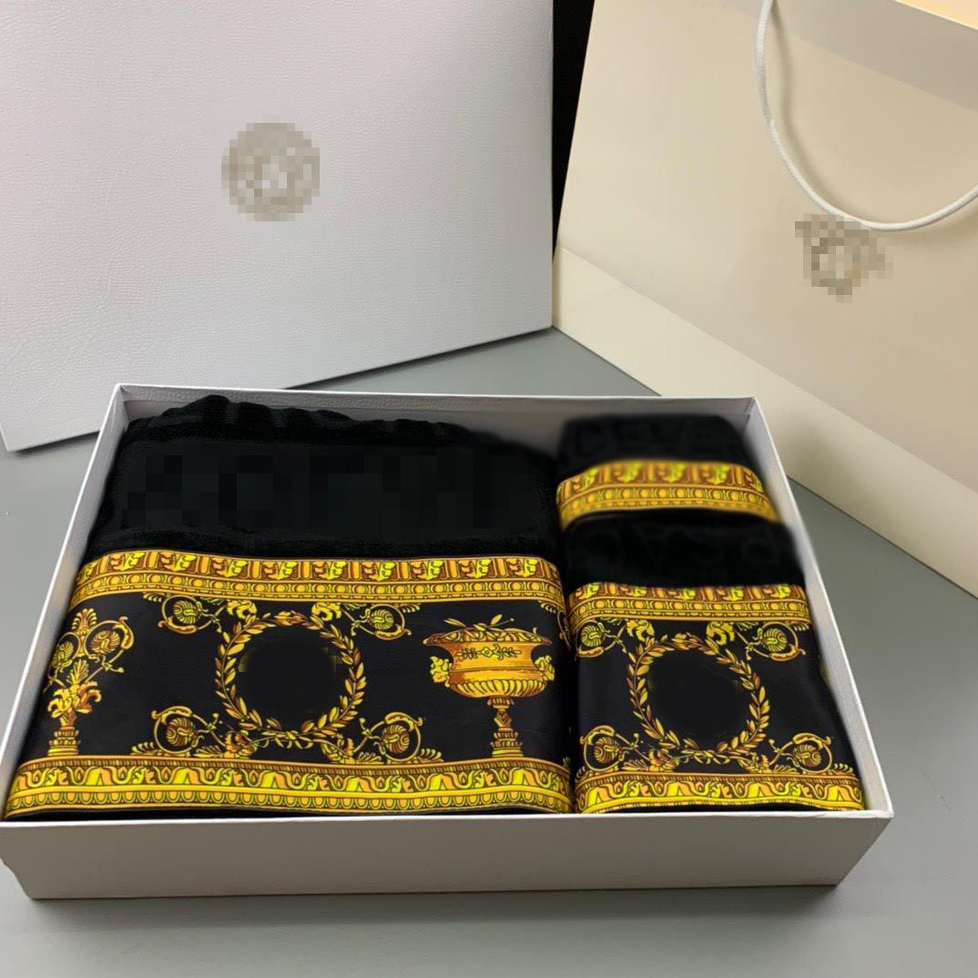 Designer Bath Towel Set Two Piece Letter Embroidery Four Color Coral Velvet Towel Shower Absorbent Wet Quick Drying Bath Towel Towel Small Square Towel