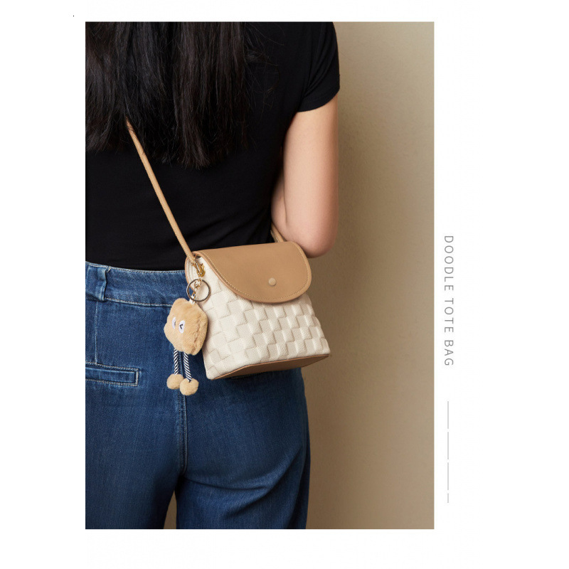 Women's Handbag Free Shipping Designer Bag Casual Fashion Bucket Bag New Popular Versatile Crossbody Bag Grid Commuting Small Square Bag