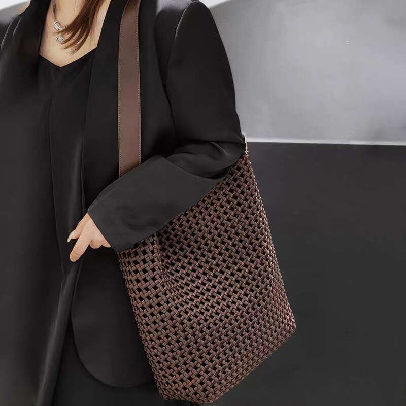 Tote Bag New Niche Woven Crossbody Travel Vacation Style Handbag Shoulder High End Handmade Straw Bag For Women Shoulder Bag Braided Handbag