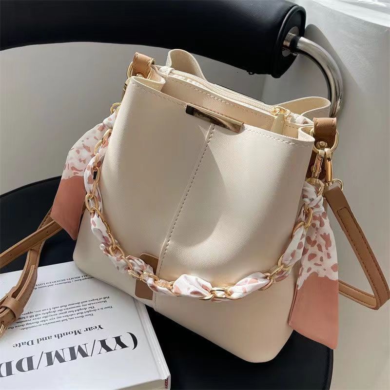 Large capacity women fashion s bucket bag summer new fashion fashionable crossbody bag designer niche commuting women s shoulder bag