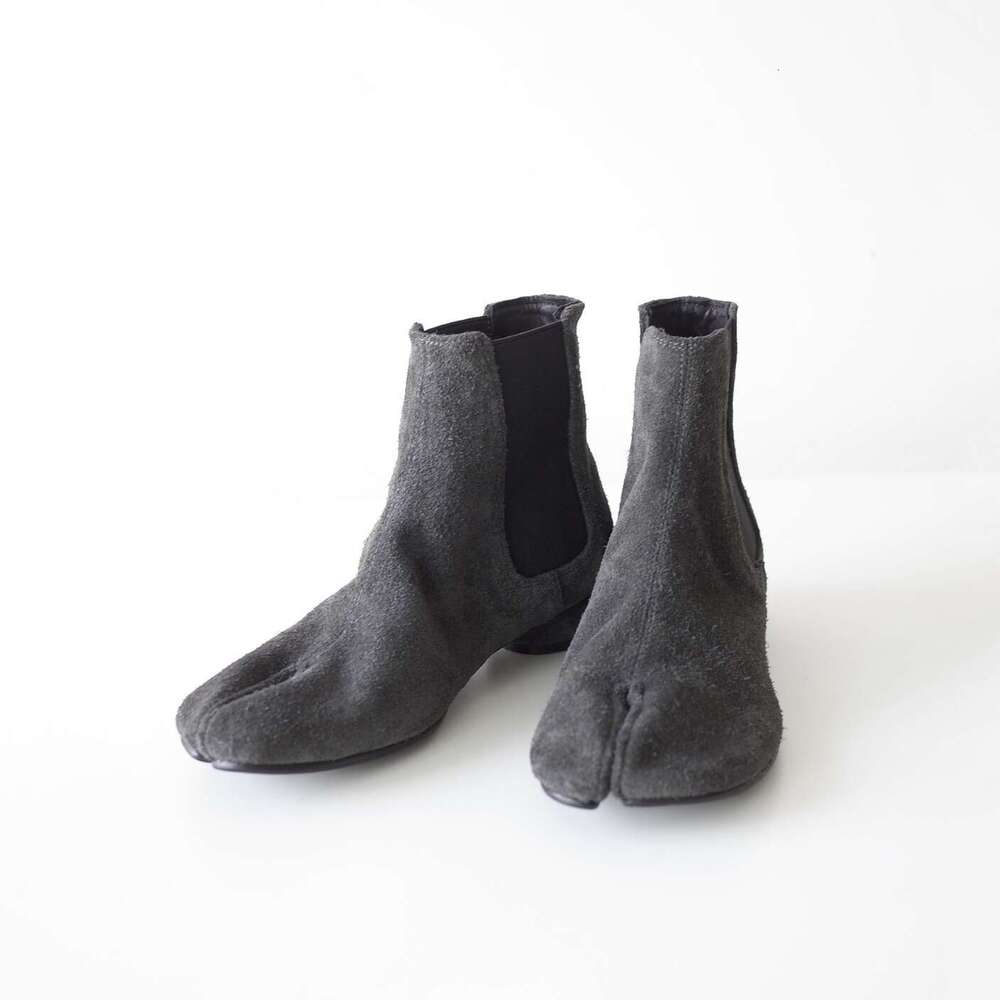 Genuine Leather Suede Niche Pig Trotter Split Toe Chelsea Ankle for Women Fashion Distressed Gray Low Heel Flat Slim Boots