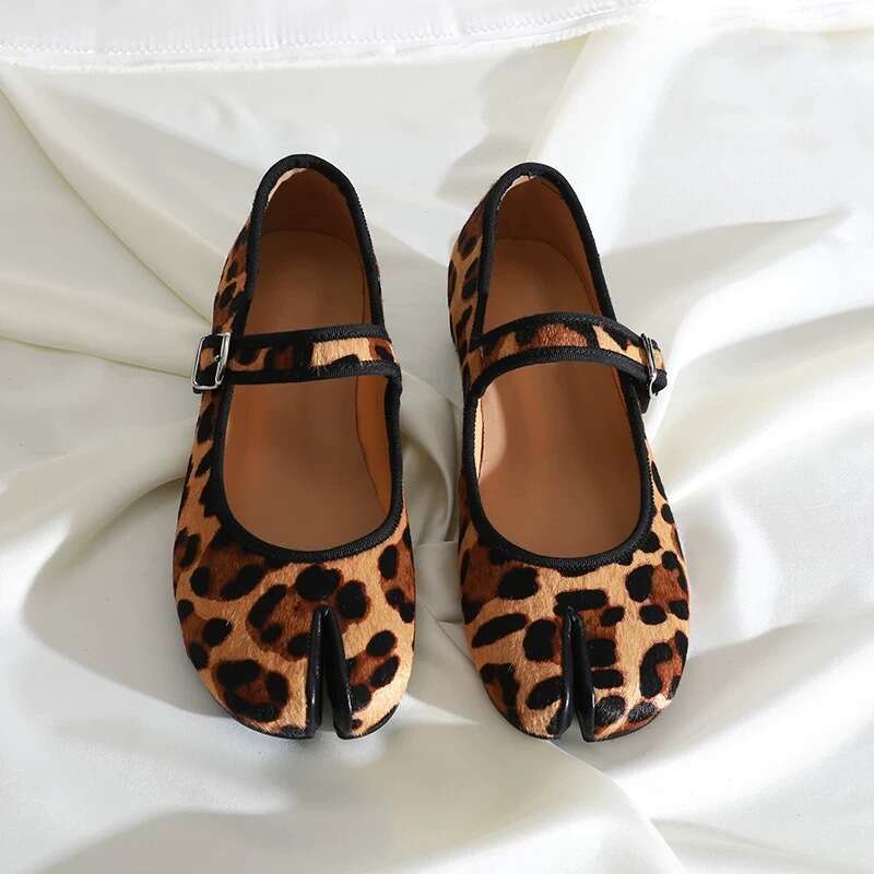 French Style Niche Horsehair Leopard Print Pig Trotter Split Toe Single for Women Spring Chunky Heel Shallow Mouth One Strap Mary Jane Ballet Shoes